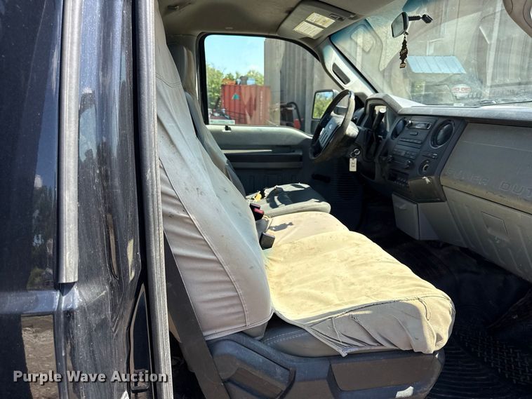 image for item EV6191 2011 Ford F550 Super Duty flatbed truck
