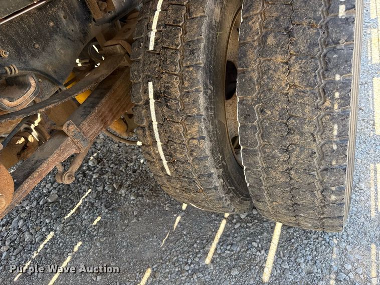 image for item EV6191 2011 Ford F550 Super Duty flatbed truck