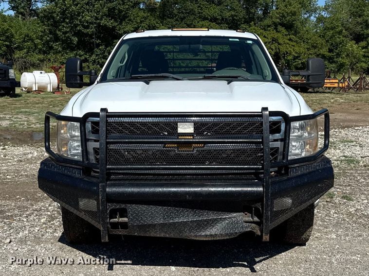 image for item EV6192 2013 Chevrolet Silverado 3500HD Ext. Cab flatbed pickup truck