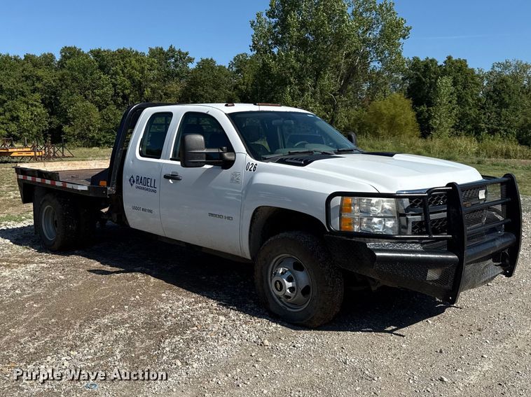 image for item EV6192 2013 Chevrolet Silverado 3500HD Ext. Cab flatbed pickup truck