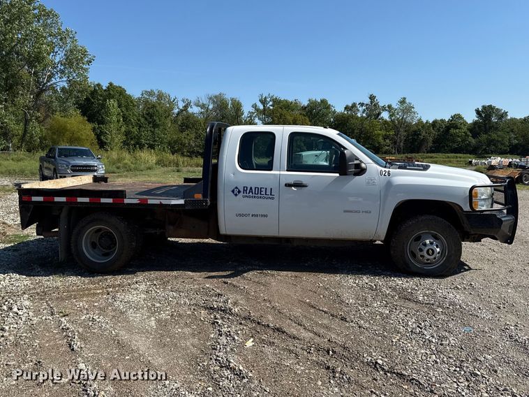 image for item EV6192 2013 Chevrolet Silverado 3500HD Ext. Cab flatbed pickup truck