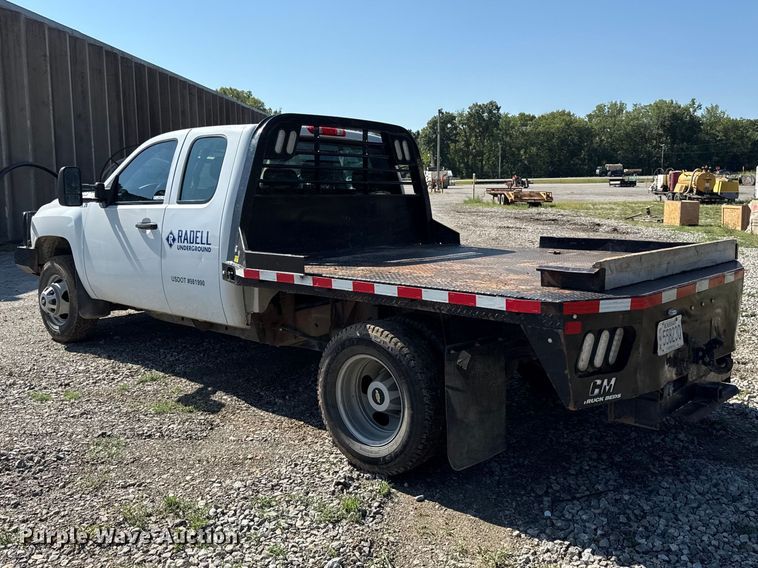 image for item EV6192 2013 Chevrolet Silverado 3500HD Ext. Cab flatbed pickup truck