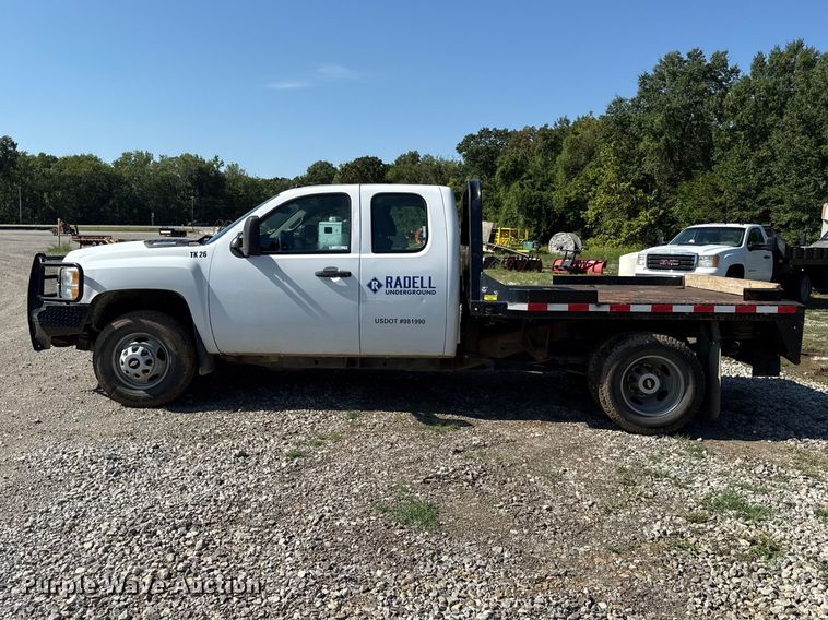 image for item EV6192 2013 Chevrolet Silverado 3500HD Ext. Cab flatbed pickup truck