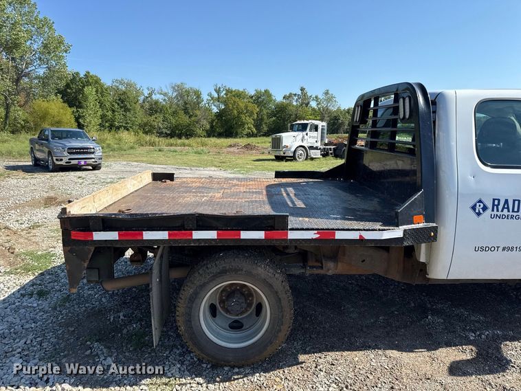 image for item EV6192 2013 Chevrolet Silverado 3500HD Ext. Cab flatbed pickup truck