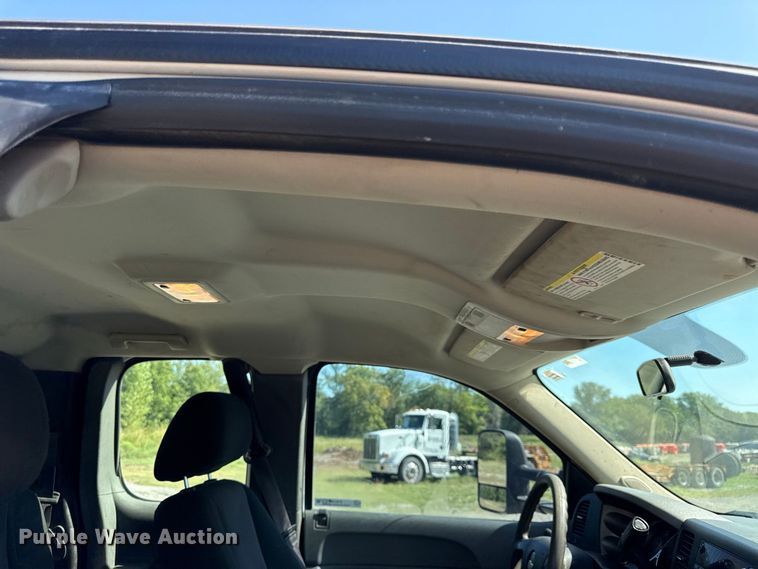 image for item EV6192 2013 Chevrolet Silverado 3500HD Ext. Cab flatbed pickup truck