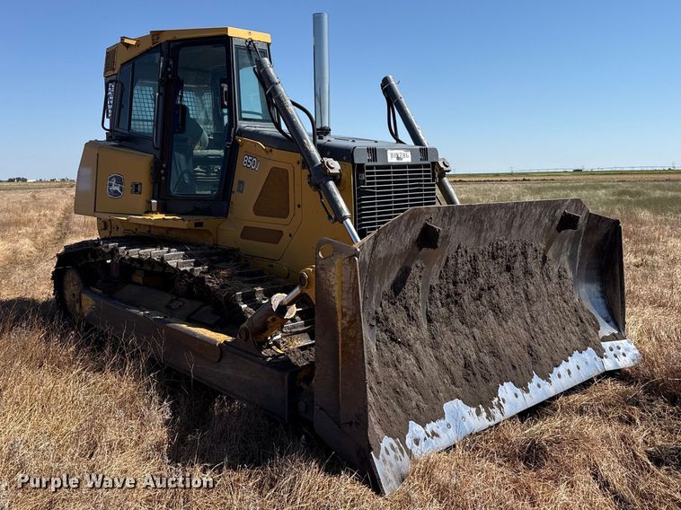image for item EW4262 2005 John Deere 850J dozer