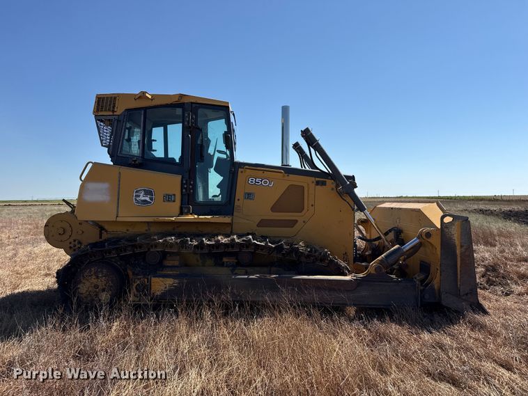 image for item EW4262 2005 John Deere 850J dozer