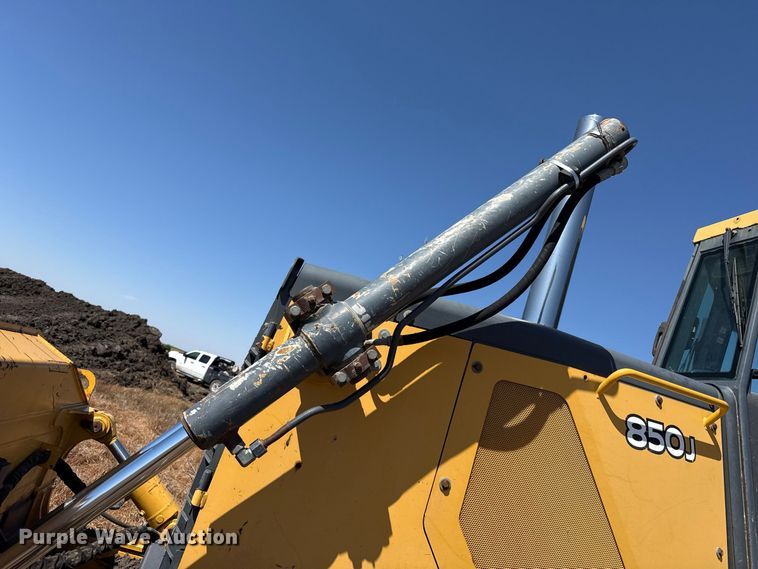 image for item EW4262 2005 John Deere 850J dozer