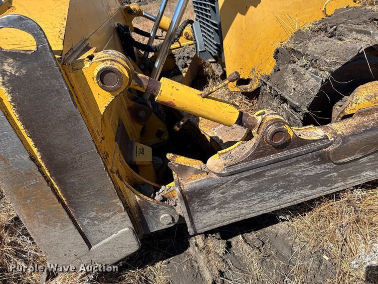 image for item EW4262 2005 John Deere 850J dozer