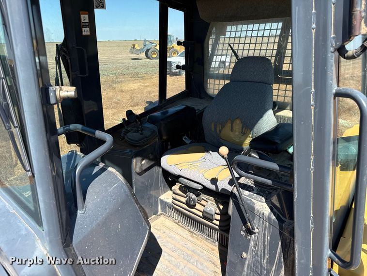 image for item EW4262 2005 John Deere 850J dozer