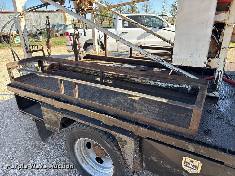 image for item EW4277 1999 Ford F550 well service truck