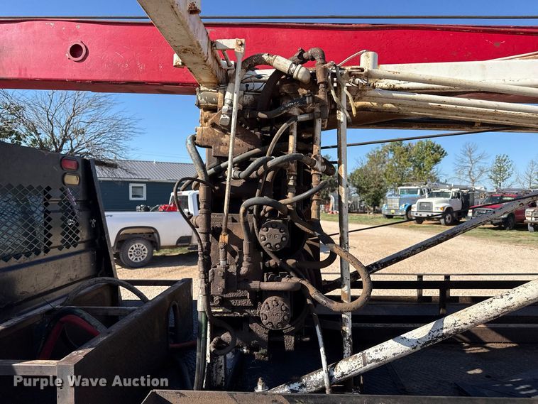 image for item EW4277 1999 Ford F550 well service truck