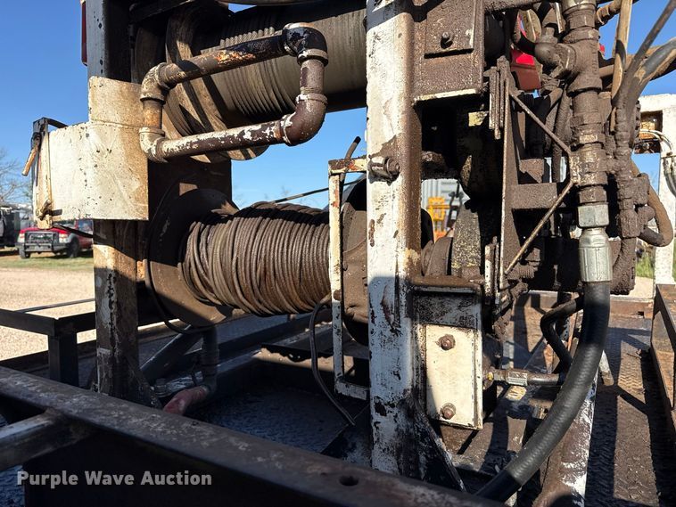 image for item EW4277 1999 Ford F550 well service truck