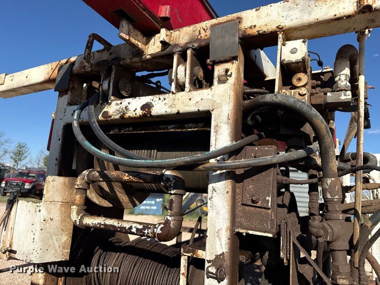 image for item EW4277 1999 Ford F550 well service truck