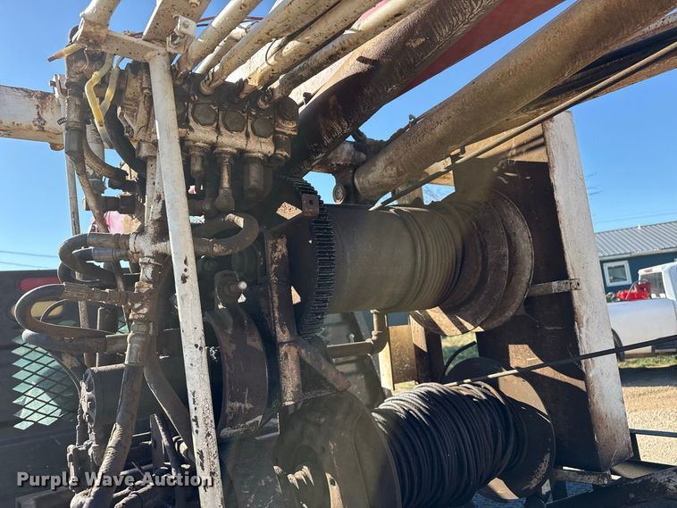 image for item EW4277 1999 Ford F550 well service truck
