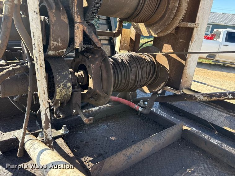 image for item EW4277 1999 Ford F550 well service truck