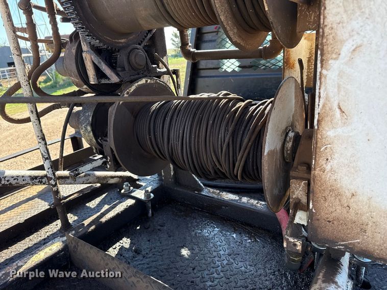 image for item EW4277 1999 Ford F550 well service truck