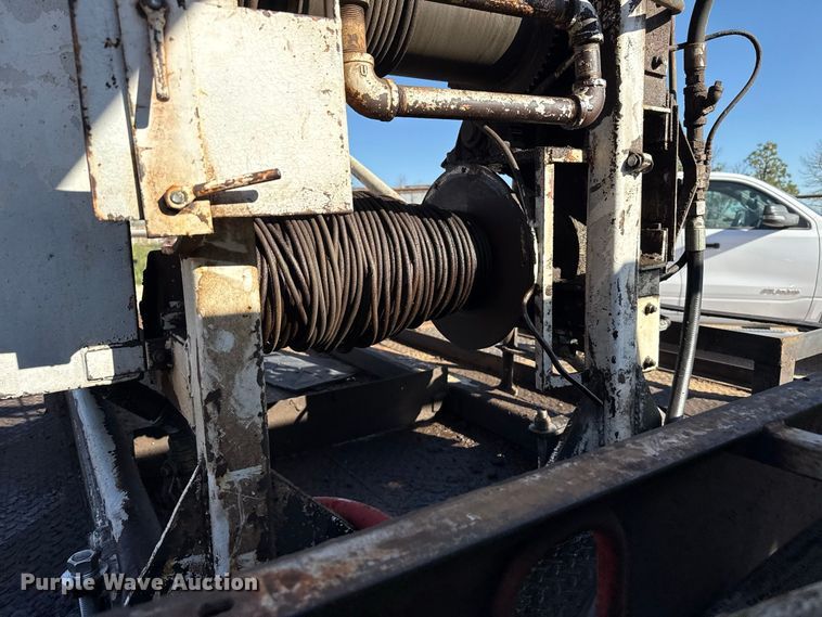 image for item EW4277 1999 Ford F550 well service truck