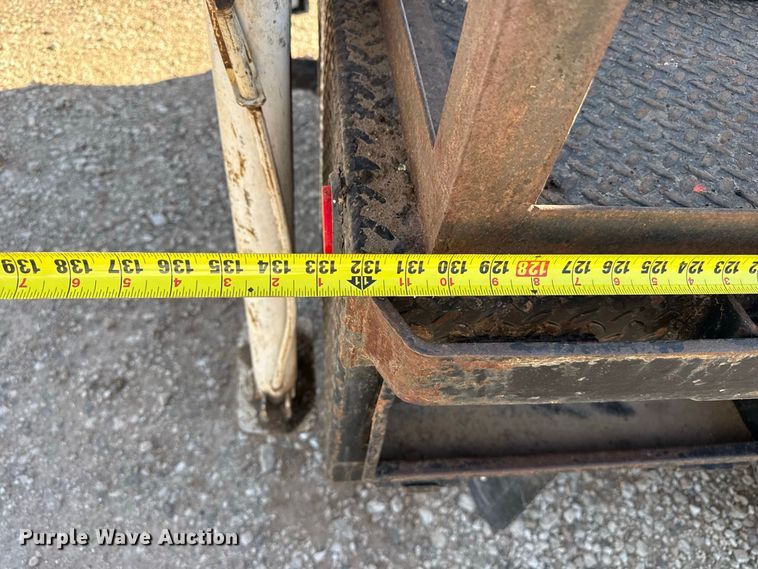 image for item EW4277 1999 Ford F550 well service truck