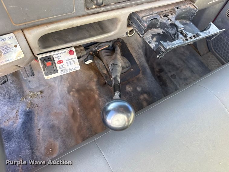 image for item EW4277 1999 Ford F550 well service truck