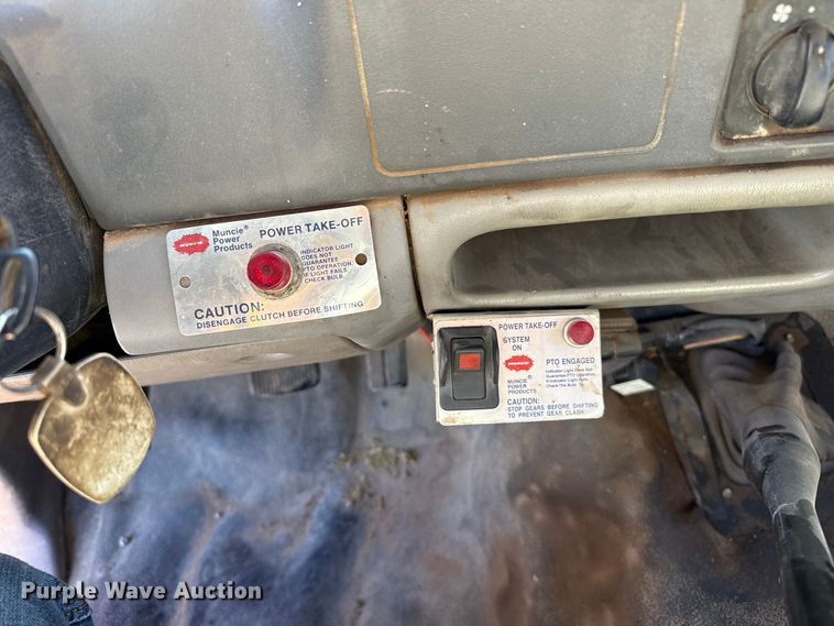 image for item EW4277 1999 Ford F550 well service truck