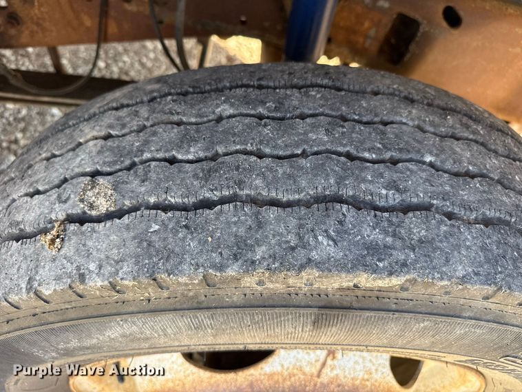 image for item EW4277 1999 Ford F550 well service truck