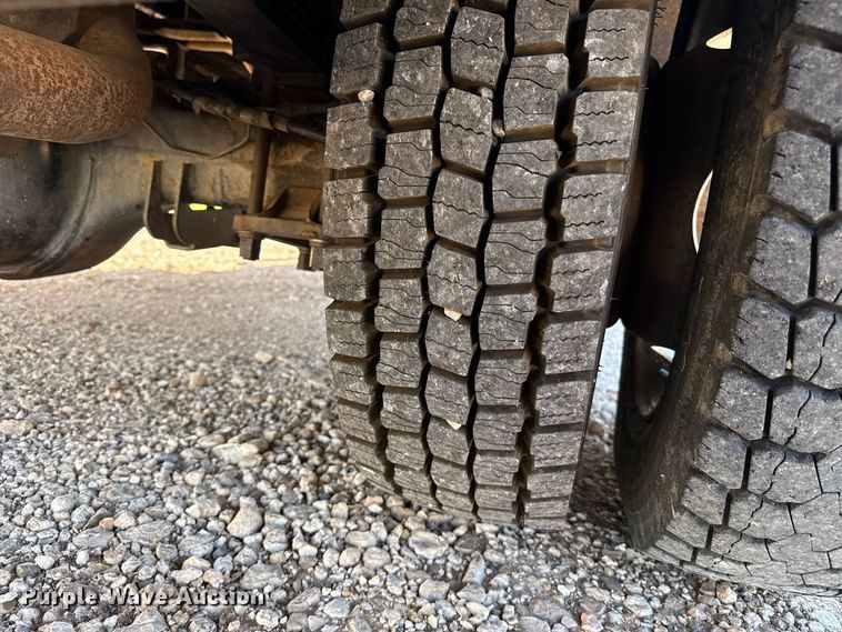 image for item EW4277 1999 Ford F550 well service truck