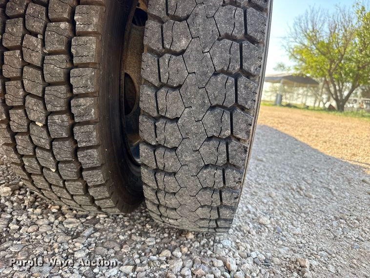image for item EW4277 1999 Ford F550 well service truck