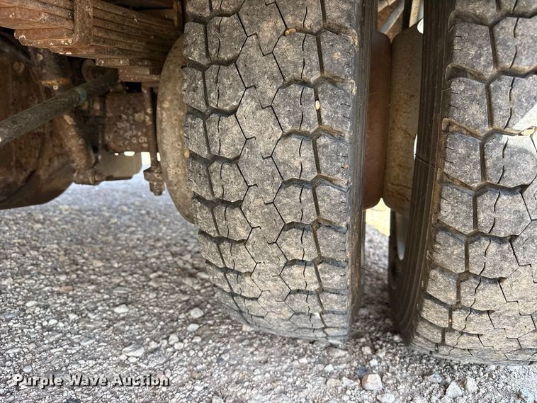 image for item EW4277 1999 Ford F550 well service truck