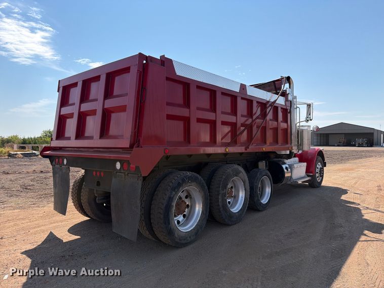 image for item EW8749 2011 Peterbilt 388 dump truck