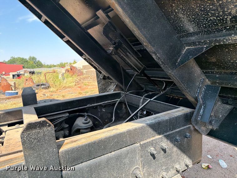 image for item EW8749 2011 Peterbilt 388 dump truck