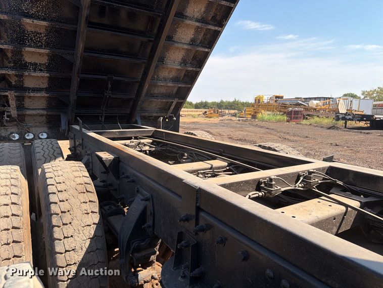 image for item EW8749 2011 Peterbilt 388 dump truck