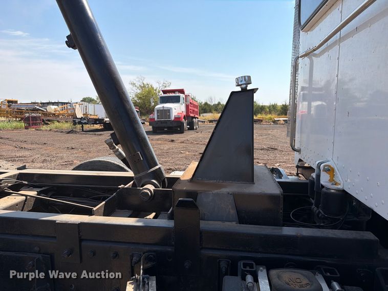 image for item EW8749 2011 Peterbilt 388 dump truck