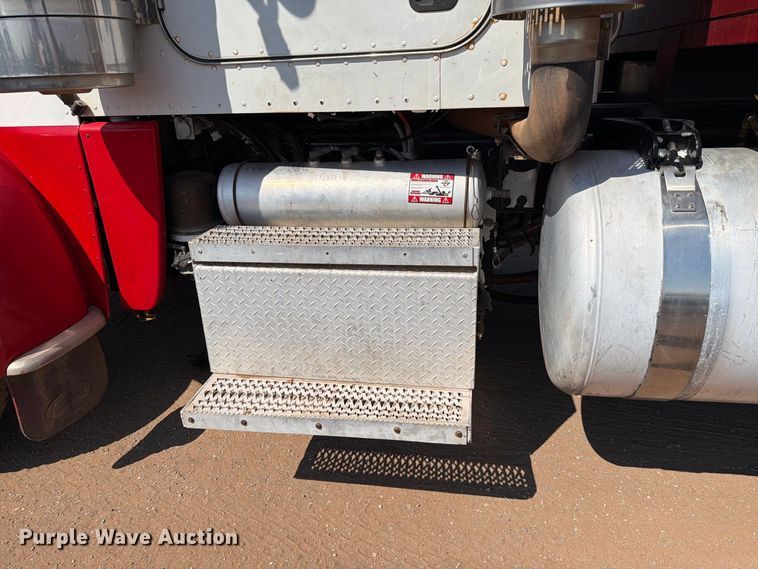 image for item EW8749 2011 Peterbilt 388 dump truck