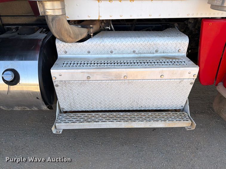 image for item EW8749 2011 Peterbilt 388 dump truck