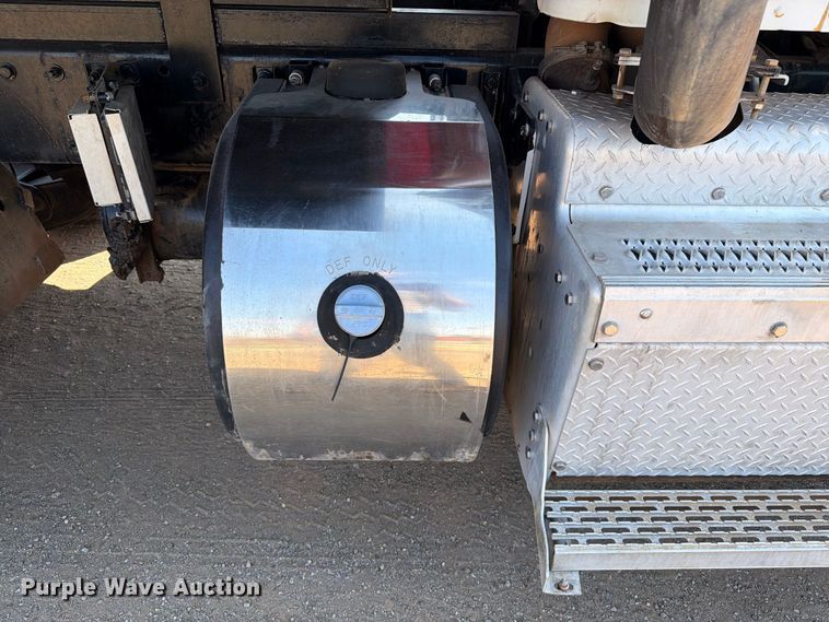 image for item EW8749 2011 Peterbilt 388 dump truck