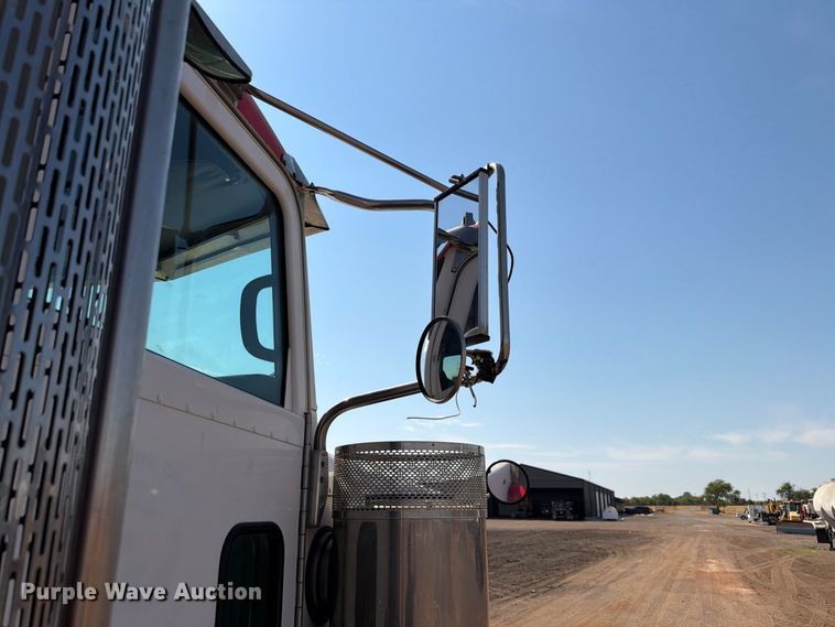 image for item EW8749 2011 Peterbilt 388 dump truck