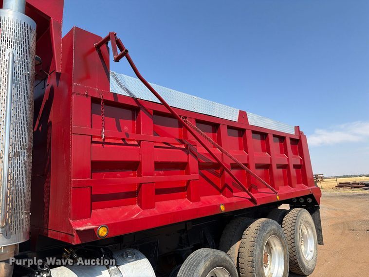 image for item EW8749 2011 Peterbilt 388 dump truck