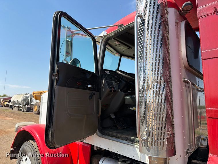 image for item EW8749 2011 Peterbilt 388 dump truck