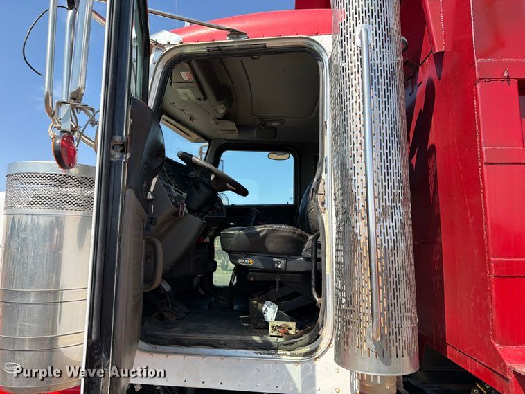 image for item EW8749 2011 Peterbilt 388 dump truck