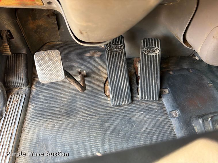 image for item EW8749 2011 Peterbilt 388 dump truck