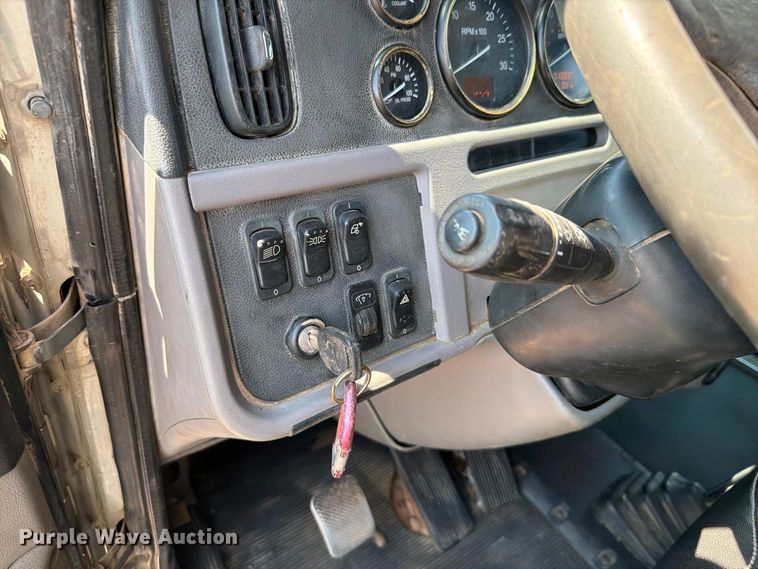 image for item EW8749 2011 Peterbilt 388 dump truck