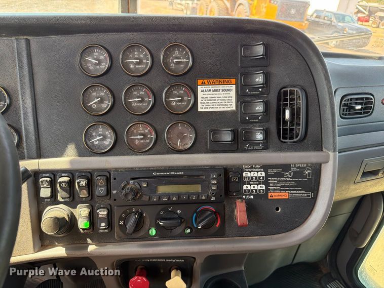 image for item EW8749 2011 Peterbilt 388 dump truck