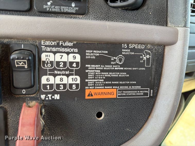 image for item EW8749 2011 Peterbilt 388 dump truck