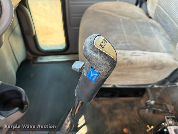 image for item EW8749 2011 Peterbilt 388 dump truck
