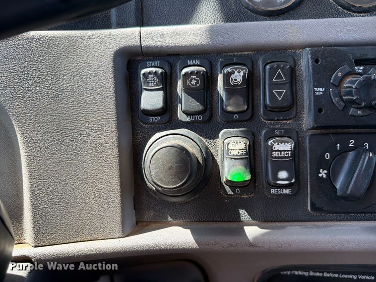 image for item EW8749 2011 Peterbilt 388 dump truck