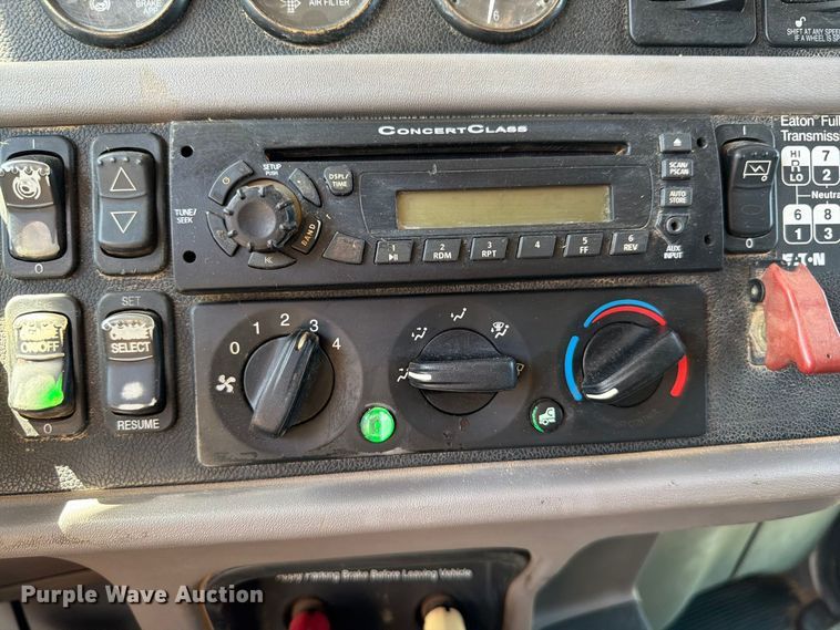 image for item EW8749 2011 Peterbilt 388 dump truck
