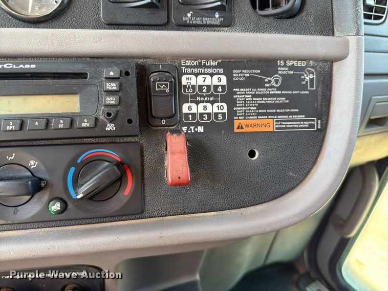 image for item EW8749 2011 Peterbilt 388 dump truck