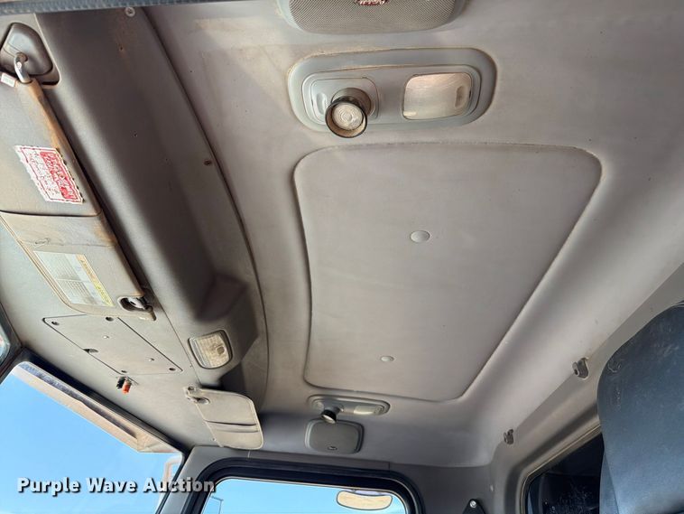 image for item EW8749 2011 Peterbilt 388 dump truck