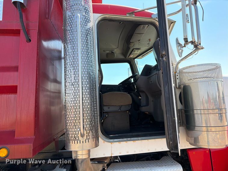 image for item EW8749 2011 Peterbilt 388 dump truck